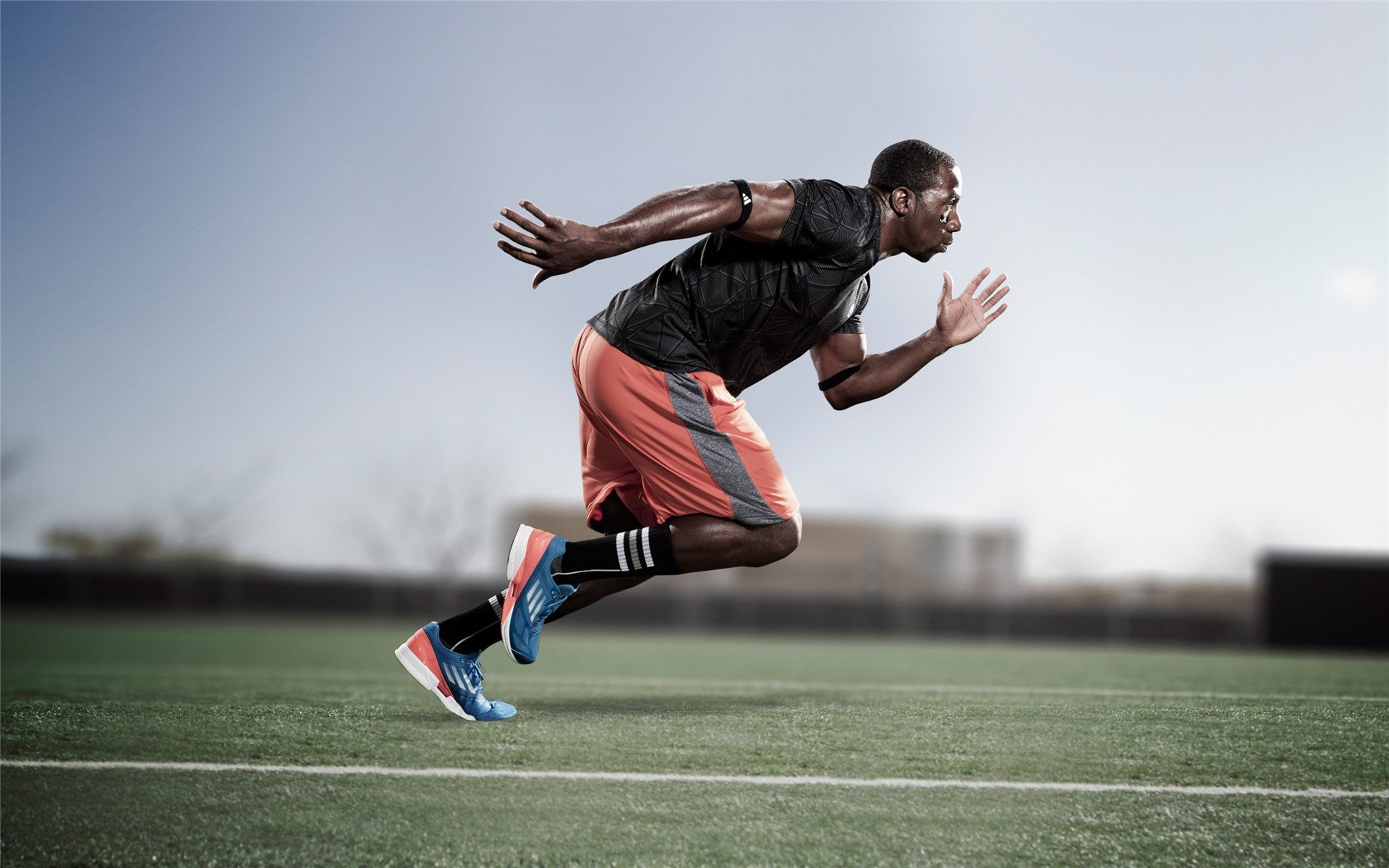 “举重赛场:高新体育中心选手背负全球期待,力争最高荣耀”